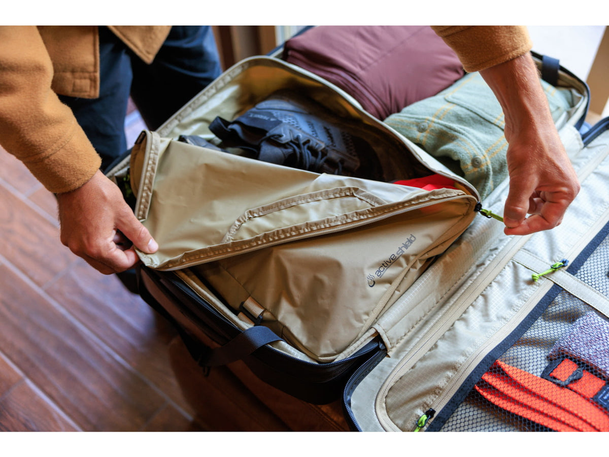 Gregory Cache Large Spinner Rolling Luggage Men/Unisex Black Lichen One Size 155041-A653