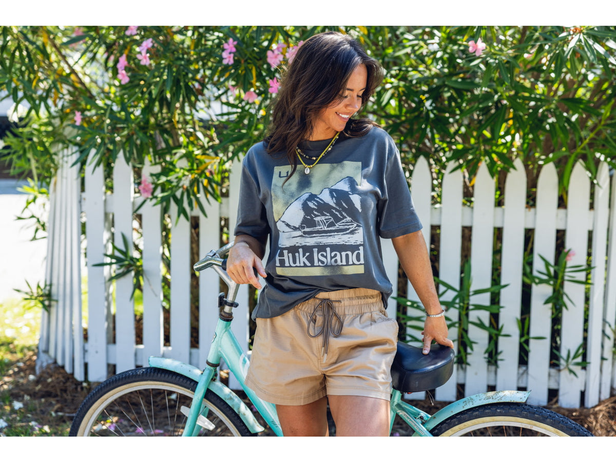 HUK Performance Fishing Huk Island T-Shirt - Women's Short Sleeve Volcanic Ash