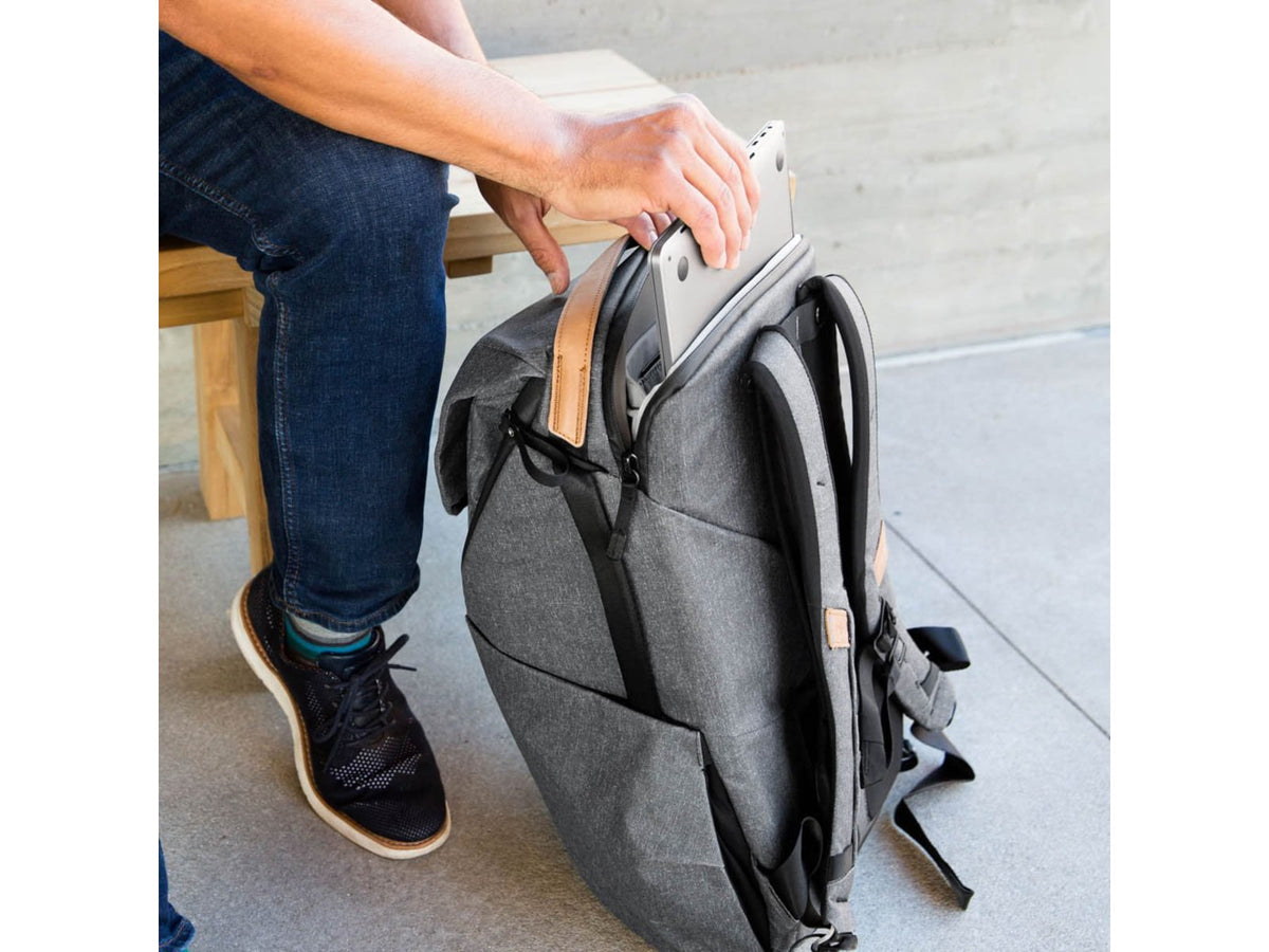 Peak Design Everyday 20 Liters v2 Backpack Charcoal BEDB-20-CH-2