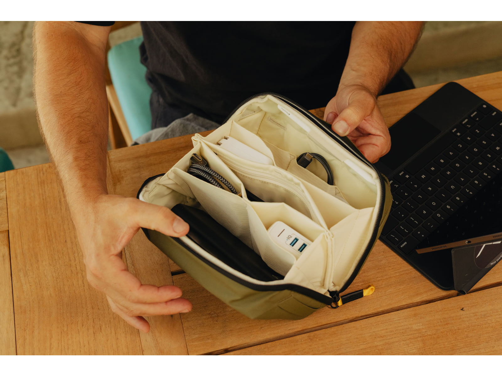 Peak Design Tech Pouch Bag