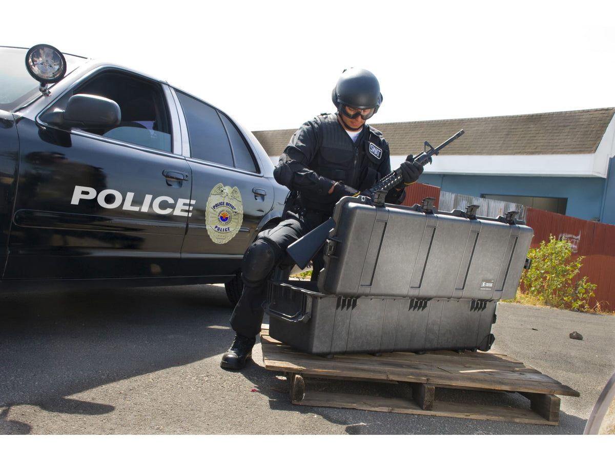 Pelican 1740 Series Long Case Crushproof Dry Box Black w/ 6 Piece Foam Set & Lid