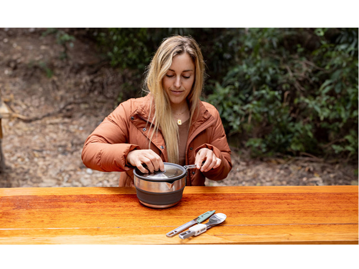 Sea to Summit Detour Stainless Steel Collapsible Pouring Pot Beluga Black