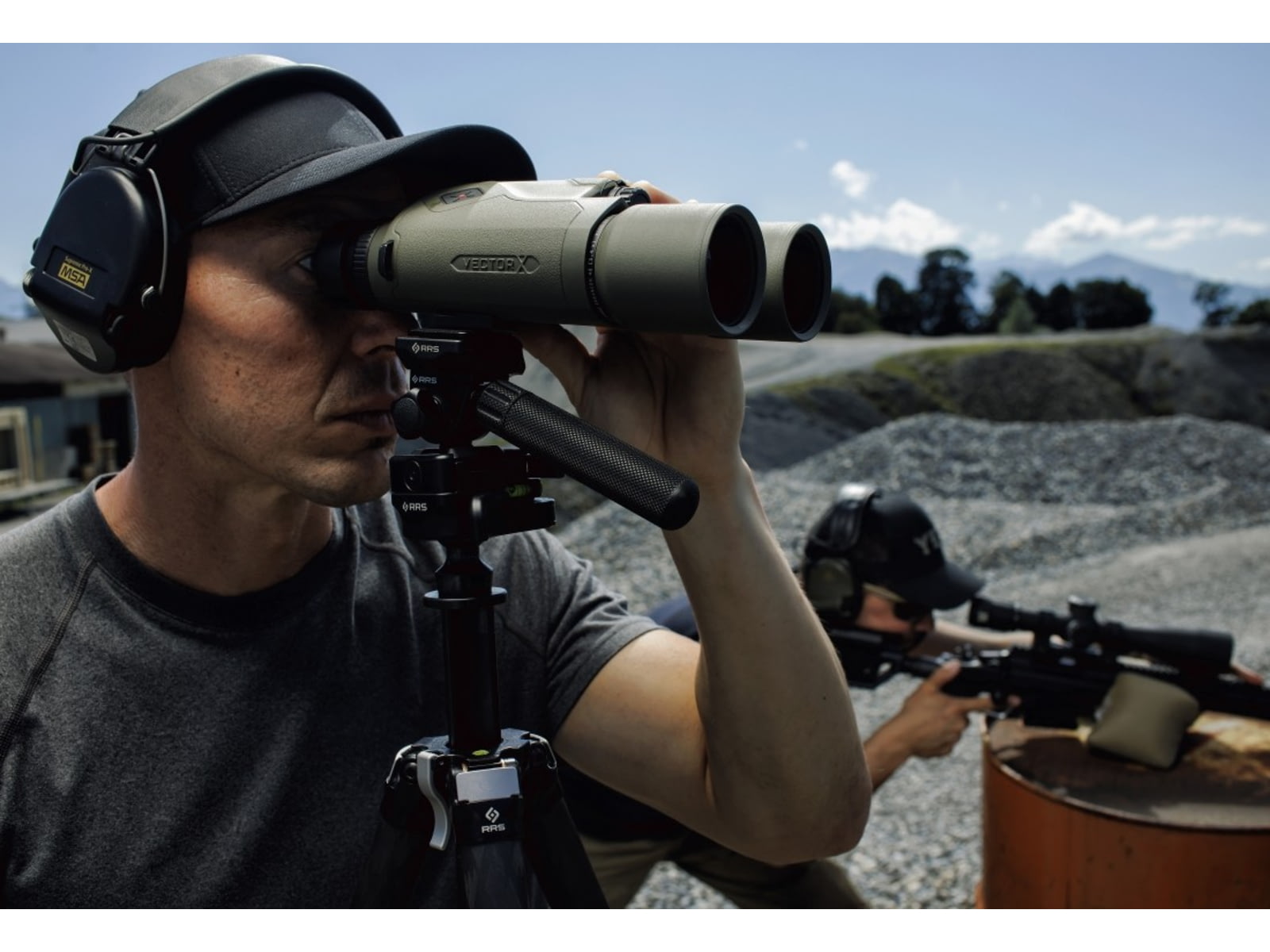 VECTRONIX SHOOTING SOLUTIONS Vector X 42 8x42mm Rangefinding Binocular MSR-DMR Reticle
