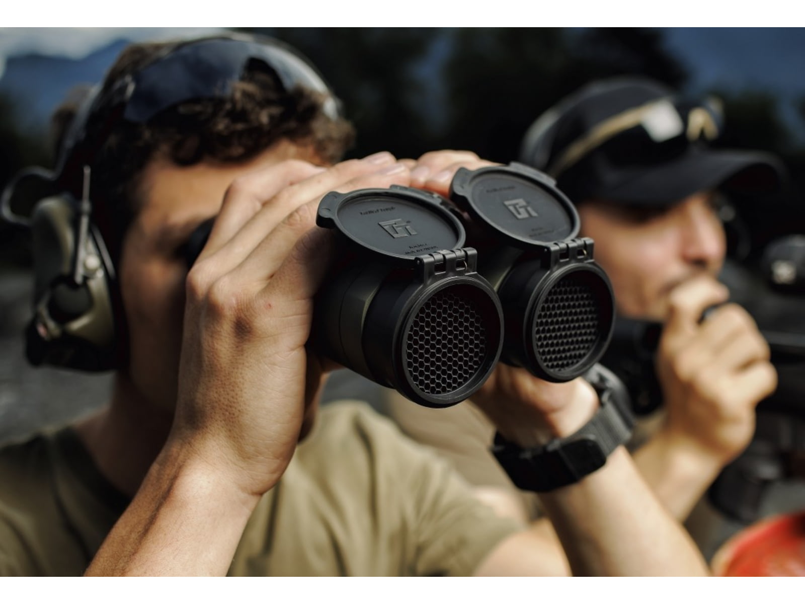 VECTRONIX SHOOTING SOLUTIONS Vector X 42 10x42mm Rangefinding Binocular MSR-SMR Reticle