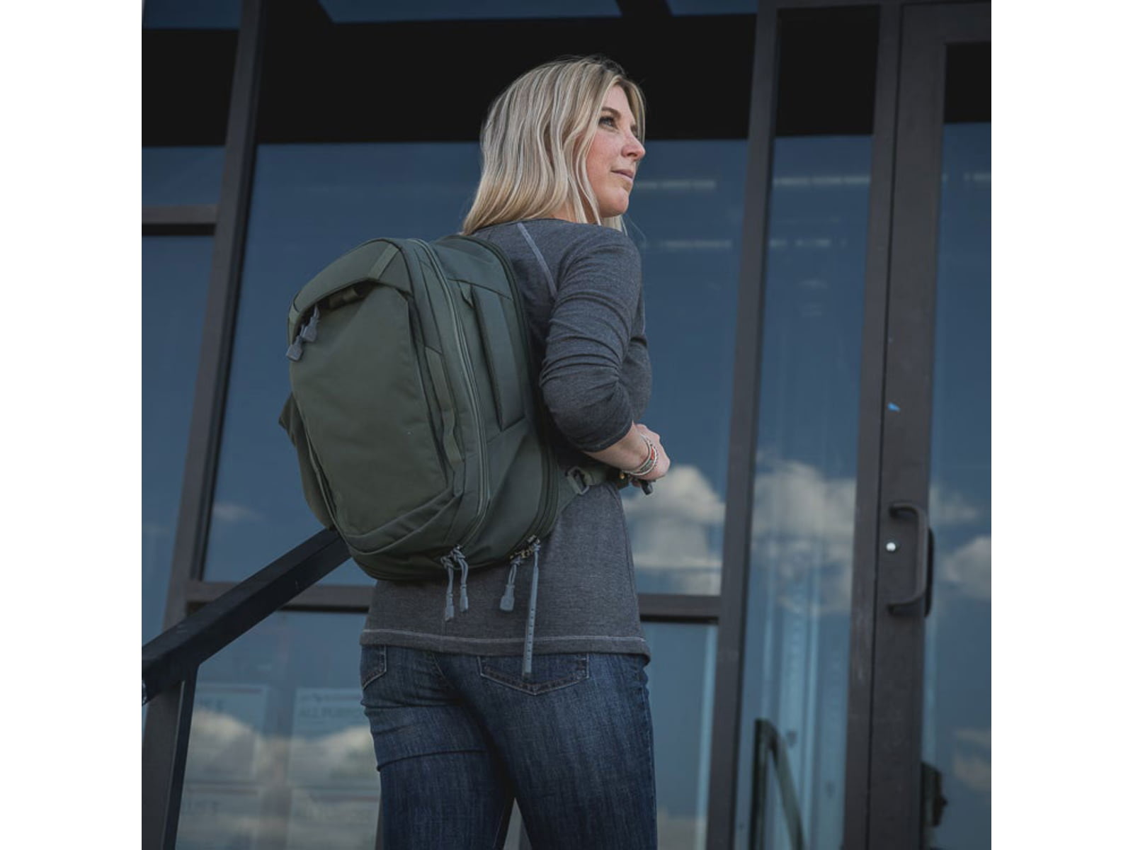 Vertx Transit 17L Backpack