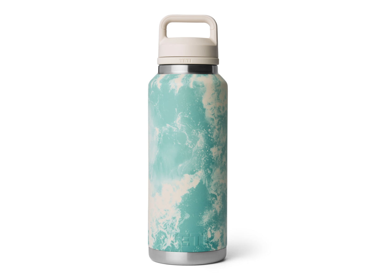 Yeti Rambler 46 oz Watter Bottle w/Chug Cap Navy